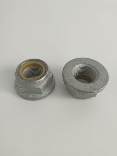 NAKRĘTKA M24 X 2.0 PIASTA KOŁA TYLNEGO TRANSIT W707772-S442 1764255