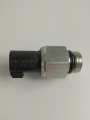 WŁĄCZNIK ŚWIATEŁ COFANIA CM5T-15520-BA 1805255