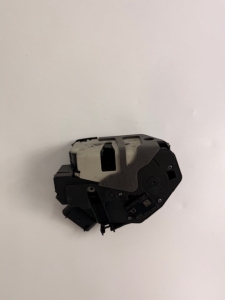 ZAMEK DRZWI PRZEDNICH LEWYCH FIESTA MK7 AM5A-U21813-ED 2055304