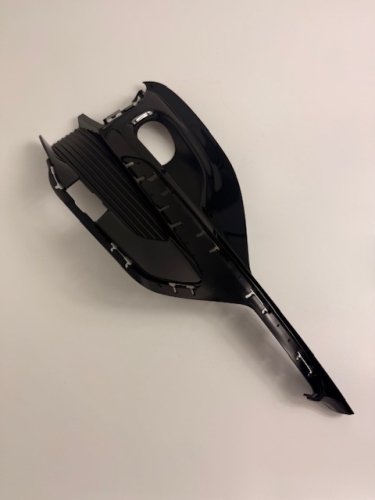 RAMKA HALOGENU PRAWA PUMA 2020- L1TB-15B216-CE 2502224