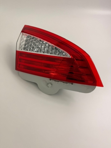LAMPA TYLNA WEWNĘTRZNA LEWA MONDEO MK4 KOMBI 7S71-13A603-PF 1486772