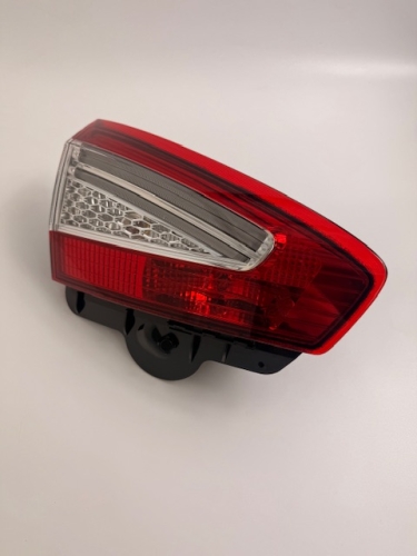 LAMPA LEWY TYŁ WEWNĘTRZNA MONDEO MK4 KOMBI BS71-13A603-BE 1764010