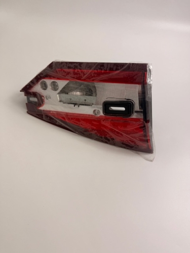 LAMPA LEWA TYLNA WEWNĘTRZNA MONDEO MK5 JS7B-13A603-AD 2380453