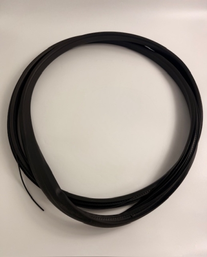 USZCZELKA LEWY PRZÓD DRZWI W KAROSERII PUMA 2020- L1TB-S20709-AC 2500825