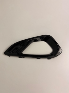 RAMKA HALOGENU PRAWY PRZÓD FIESTA MK8 2017- H1BB-15B216-A1C59B8 2143213