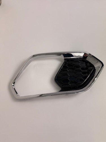 RAMKA HALOGENU PRAWY PRZÓD KUGA MK2 2016- GV44-17946-VD5UAW 2401131
