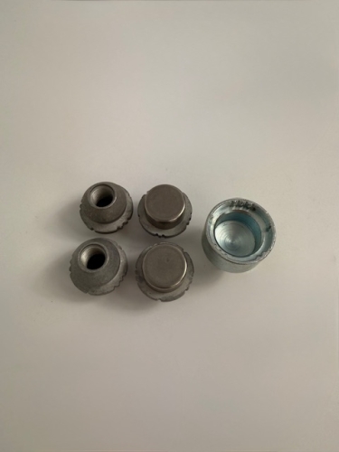 ZESTAW NAKRĘTEK ZABEZPIECZAJĄCYCH DO FELG ALUMINIOWYCH ACPA-1A043-AXA 1751660