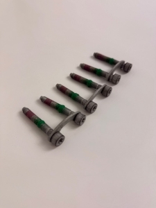 ZESTAW ŚRUBA I PODKŁADKA M8 X 1.25 MM WAŁU NAPĘDOWEGO NA TYLNEG KOŁA KTLX67-4B496-AA 2386514