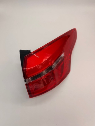 LAMPA PRAWY TYŁ FOCUS KOMBI F1EB-13404-EB 2033122