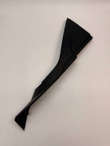 LISTWA/MASKOWNICA BLOTNIKA LEWY PRZÓD PUMA L1TB-A16003-AF 2830420