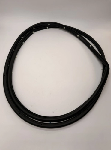 USZCZELKA DRZWI PRAWY PRZÓD KUGA  LJ6B-S20530-AA 2434292