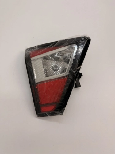 LAMPA TYŁ LEWA W KLAPĘ BAGAŻNIKA KUGA GV41-13A603-BF 2290288