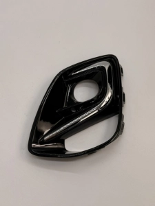 KRATKA HALOGENU LEWY PRZÓD PUMA L1TB-15A299-AD 2461496
